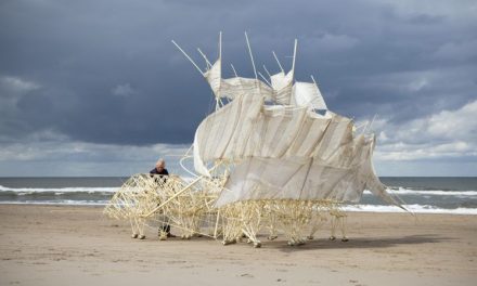 Llega a Chile el extraordinario universo creativo de Theo Jansen